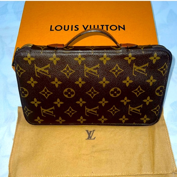 LOUIS VUITTON TRAVEL ORGANIZER - Picture 1 of 9